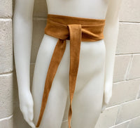 CAMEL BROWN obi belt. Wrap belt in soft suede. Wraparound waistbelt. Wide model. Boho dressbelt in TOBACCO suede . Saddle brown leather belt