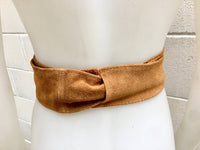 CAMEL BROWN obi belt. Wrap belt in soft suede. Wraparound waistbelt. Wide model. Boho dressbelt in TOBACCO suede . Saddle brown leather belt