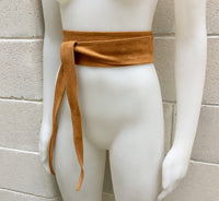 CAMEL BROWN obi belt. Wrap belt in soft suede. Wraparound waistbelt. Wide model. Boho dressbelt in TOBACCO suede . Saddle brown leather belt