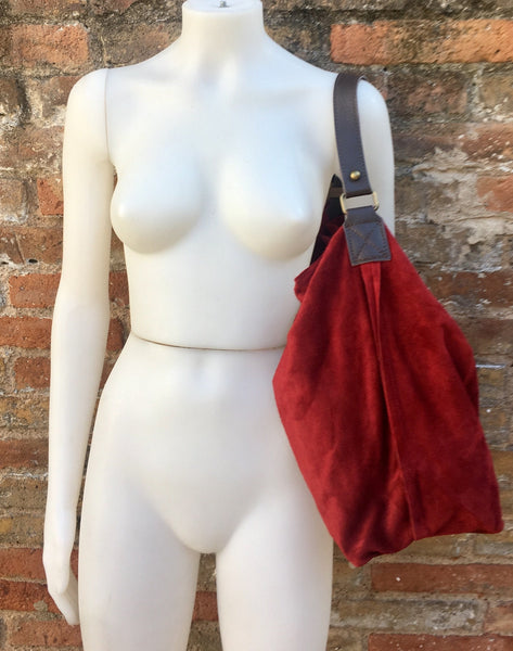 Slouch leather bag in BURGUNDY. Dark RED hobo bag. Boho bag.Book