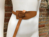 Leather 80s style obi belt . Wrap belt in camel BROWN. Waist belt in genuine leather. Saddle brown wraparound belt.Tobacco Brown dress belt