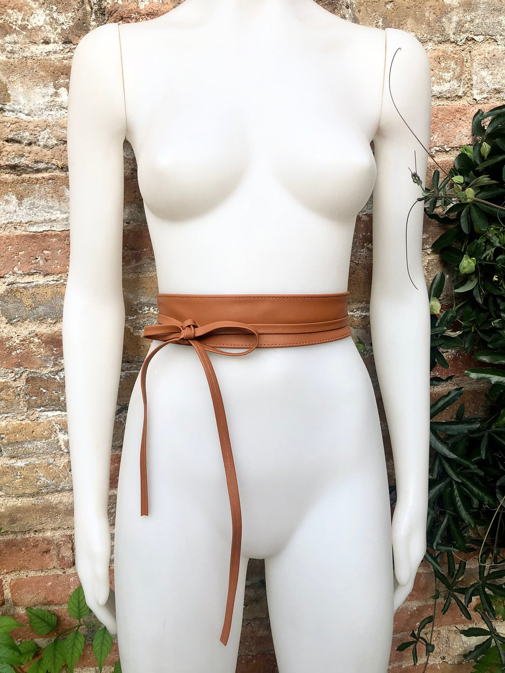 Obi belt in soft leather. Narrow style. Wrap belt in CAMEL BROWN. Tobacco wraparound waist belt in genuine leather. Boho tan wide belt.
