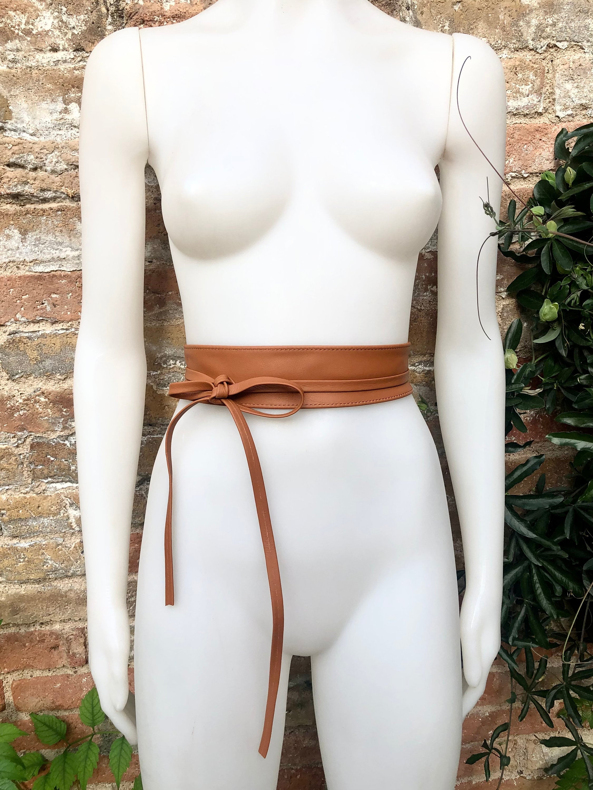 Obi belt in soft leather. Narrow style. Wrap belt in CAMEL BROWN. Tobacco wraparound waist belt in genuine leather. Boho tan wide belt.