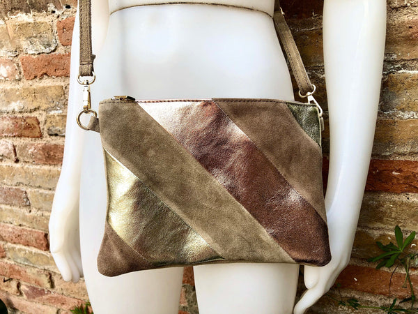 Small party bag in metallic shine leather.Pink, beige and gold cross body or shoulder bag in GENUINE leather. Adjustable strap.Disco 70s