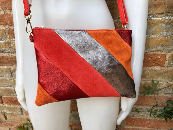 Small purse in metallic shine leather. Red, orange and bronze crossbody or shoulder bag in GENUINE leather. Adjustable strap.Disco 70s