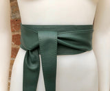 DARK GREEN obi belt. Wrap belt in soft genuine leather. Wraparound waist belt. Wide style. Boho dress belt in dark green leather.