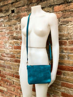 BLUE suede leather bag. Cross body / shoulder bag in GENUINE leather. Small leather bag with adjustable strap + zipper. Blue suede purs