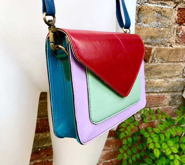 Small cross body bag in genuine leather. Enveloppe bag with adjustable strap + flap. Boho multicolor bag, purple, red, mint green, teal blue