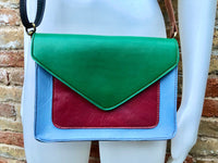 Small cross body bag in genuine leather. Enveloppe bag with adjustable strap + flap. Boho multicolor bag, green, burgundy, pink, fuchsia