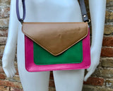 Small cross body bag in genuine leather. Enveloppe bag with adjustable strap + flap. Boho multicolor bag, green, camel brown, pink, fuchsia