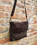 Messenger bag in genuine suede leather. Dark brown cross body bag. Boho suede bag with zipper and flap. Chocolate brown suede purse