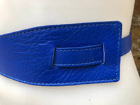 Leather 80s style obi belt . Wrap belt in royal BLUE. Waist belt in genuine leather. Cobalt blue wraparound belt. Blue dress belt