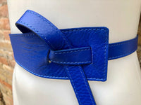 Leather 80s style obi belt . Wrap belt in royal BLUE. Waist belt in genuine leather. Cobalt blue wraparound belt. Blue dress belt